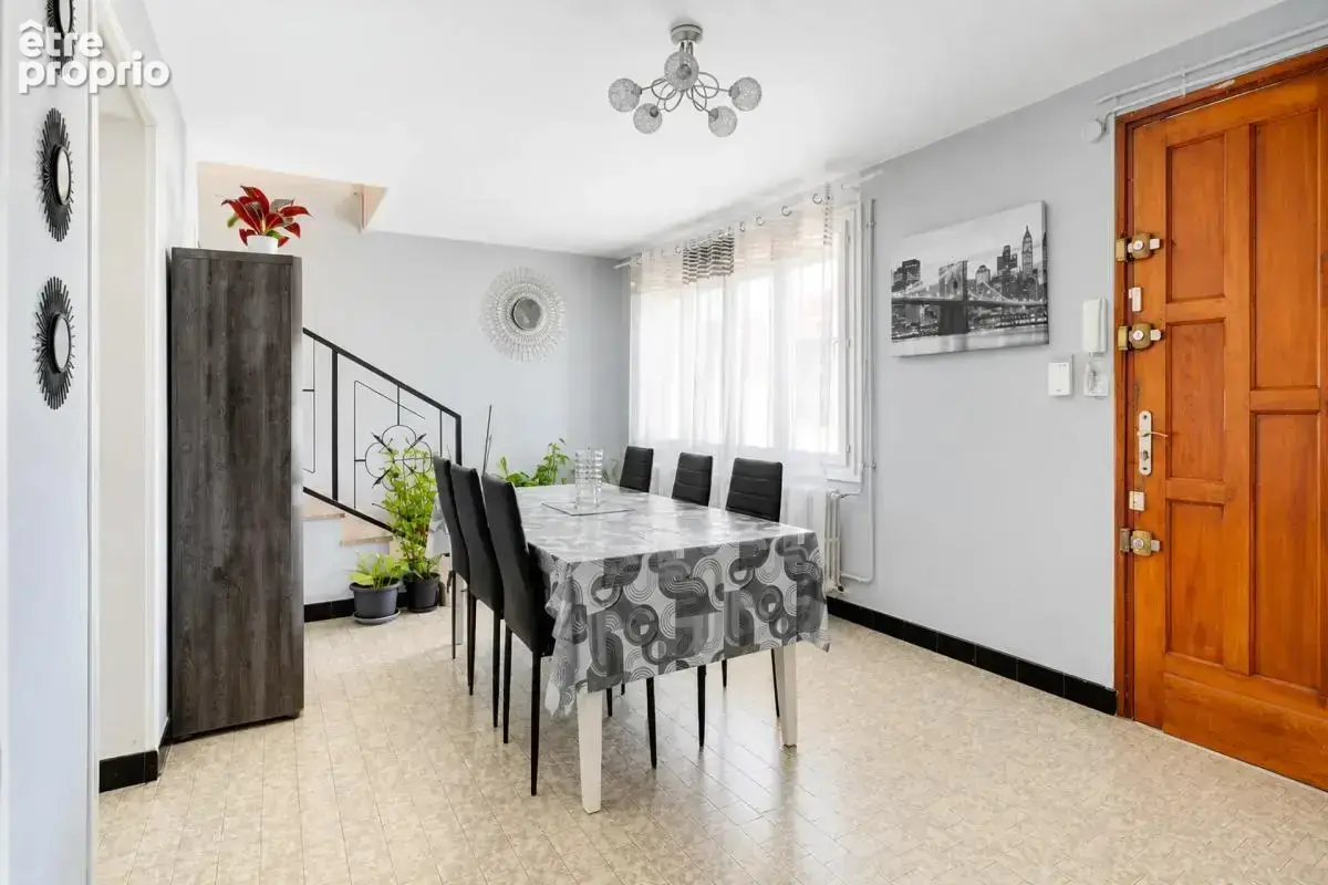 Maison de 5 pièces de 180 m² à Vaulx-en-Velin - photo 9