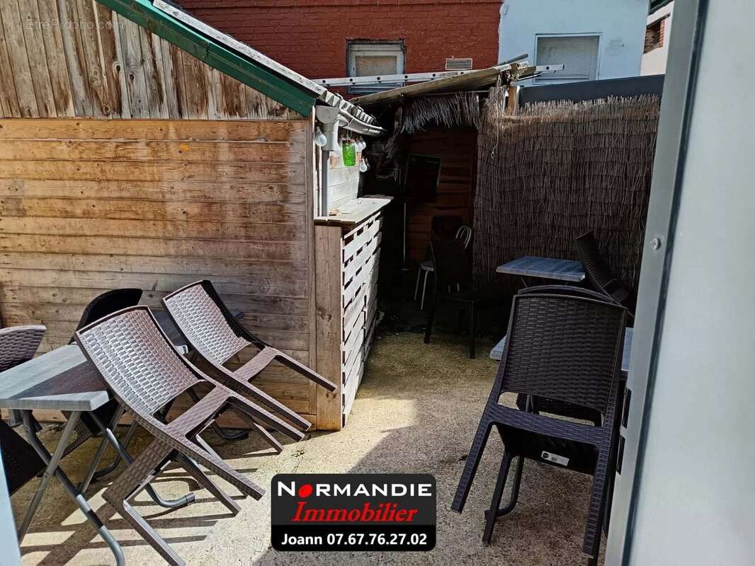 Commerce à MALAUNAY