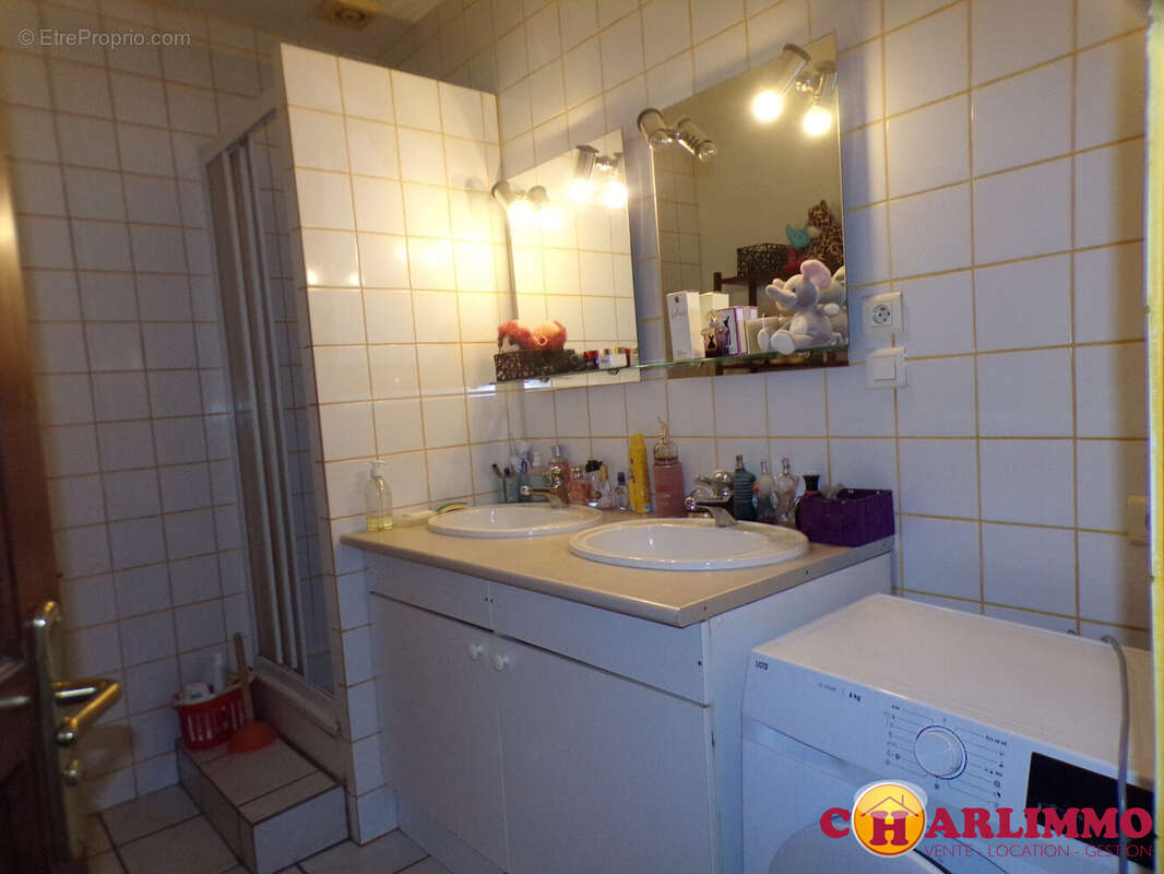 Maison 102 m² à Chabanais  - photo 6