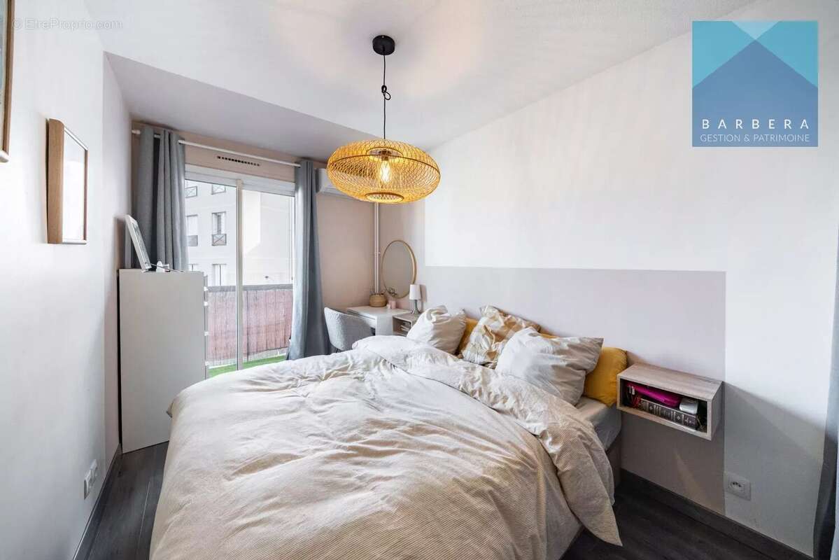 Appartement à SAINT-LAURENT-DU-VAR