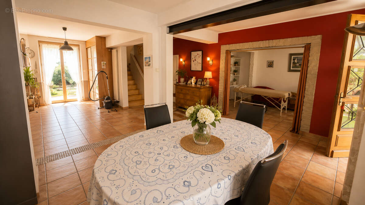 Maison de ville CLERMONT-FERRAND avec 6 Pièces 125 m² - extérieurs, jardin, terrasse et carport - photo 3