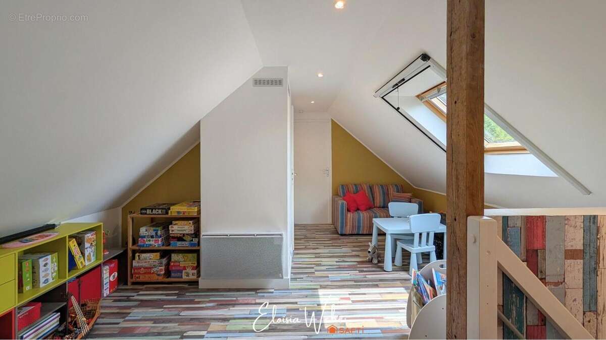 Maison 99 m² à La Chapelle-Saint-Laud  - photo 8