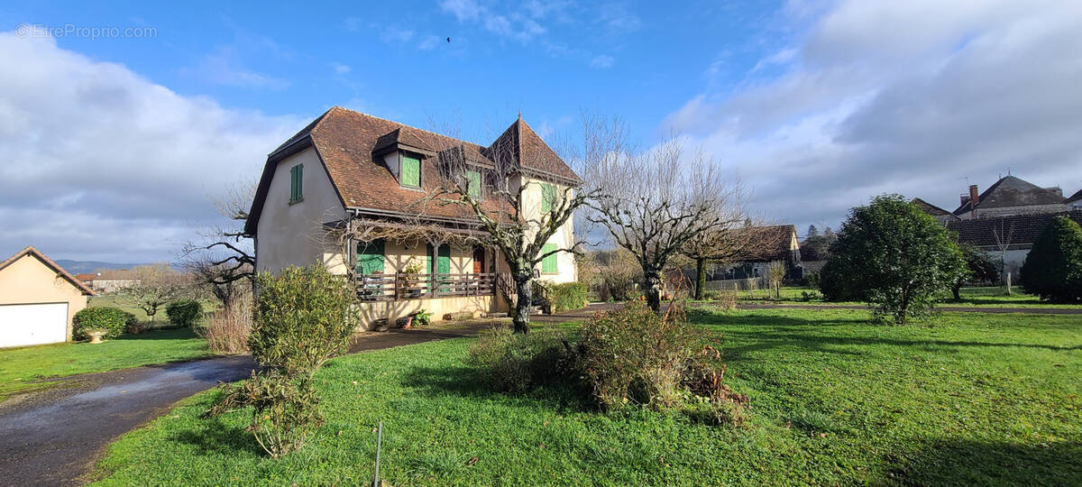 Maison à CONDAT