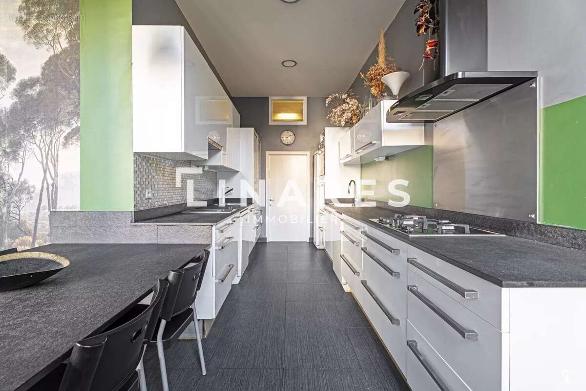 FAMILY AFFAIR - Appartement T5 de 164m2 + Mezzanine - Box - 13008 Périer - photo 3