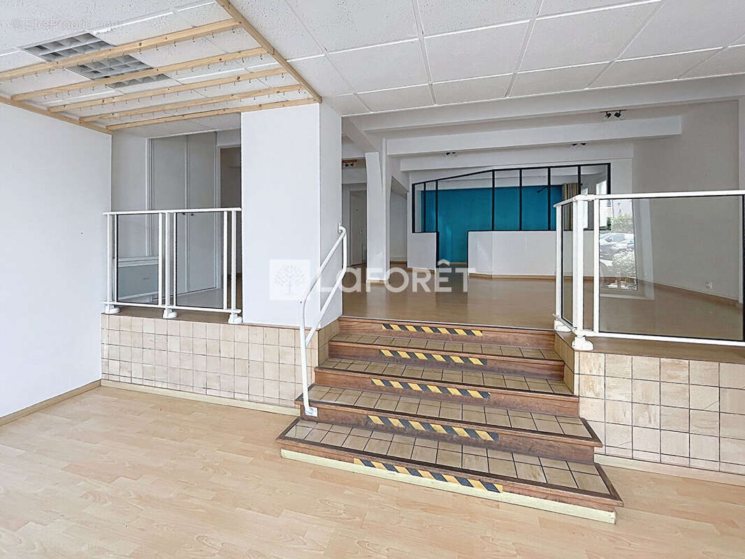 Local commercial Redon 135 m2 - photo 3