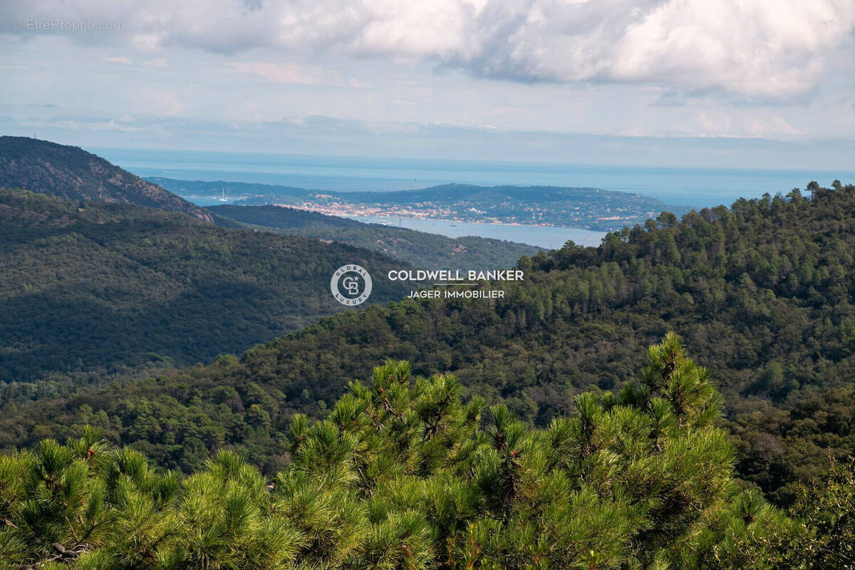 Maison à LA GARDE-FREINET