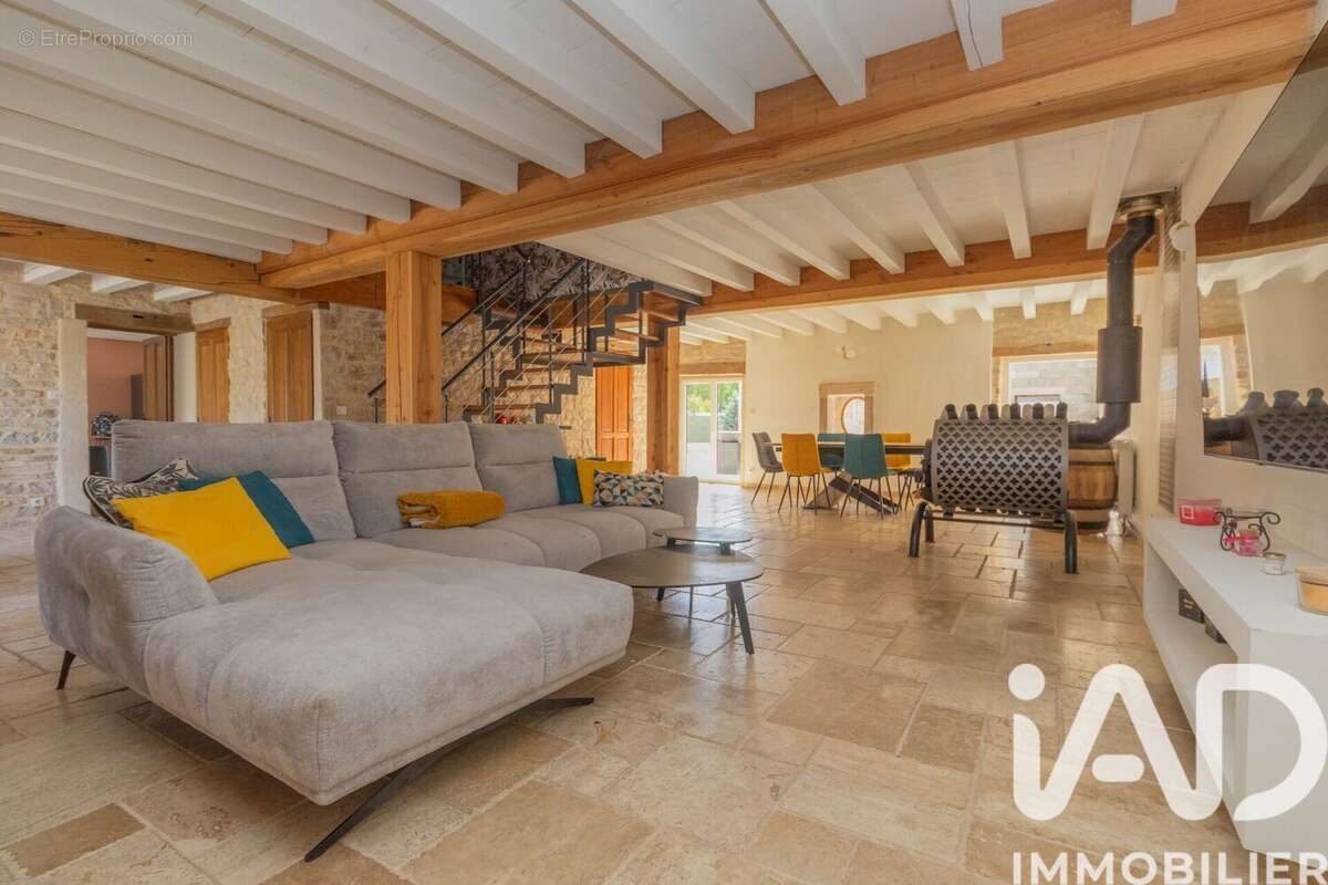 Maison 240 m² à Champdotre  - photo 7