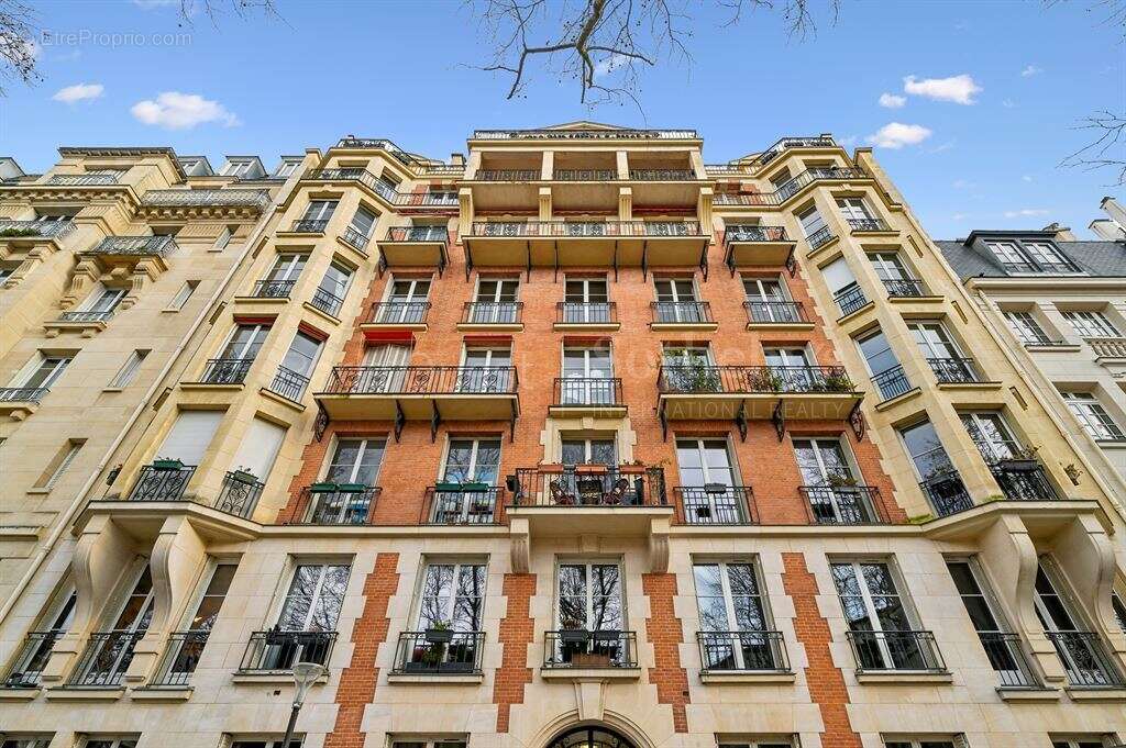 Appartement à PARIS-7E