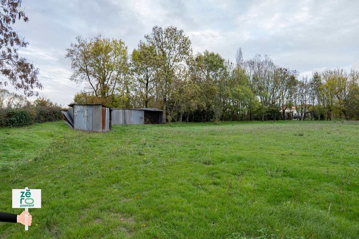 Terrain à MAREUIL-SUR-LAY-DISSAIS