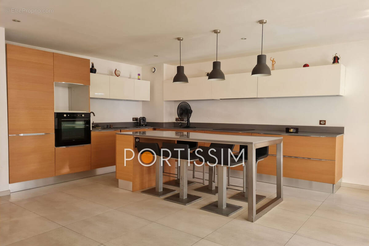 Appartement à SAINT-LAURENT-DU-VAR