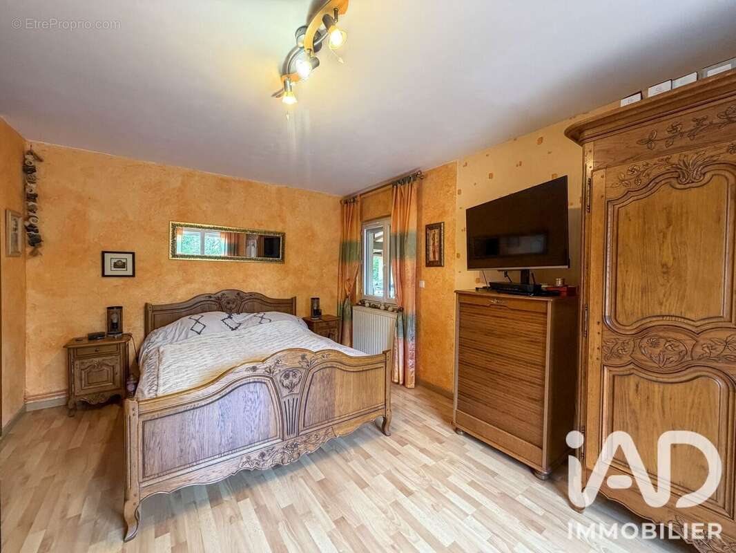 Maison 115 m² à Sainte-Colombe-La-Commanderie  - photo 6