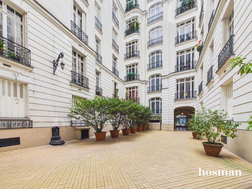 Appartement à PARIS-17E