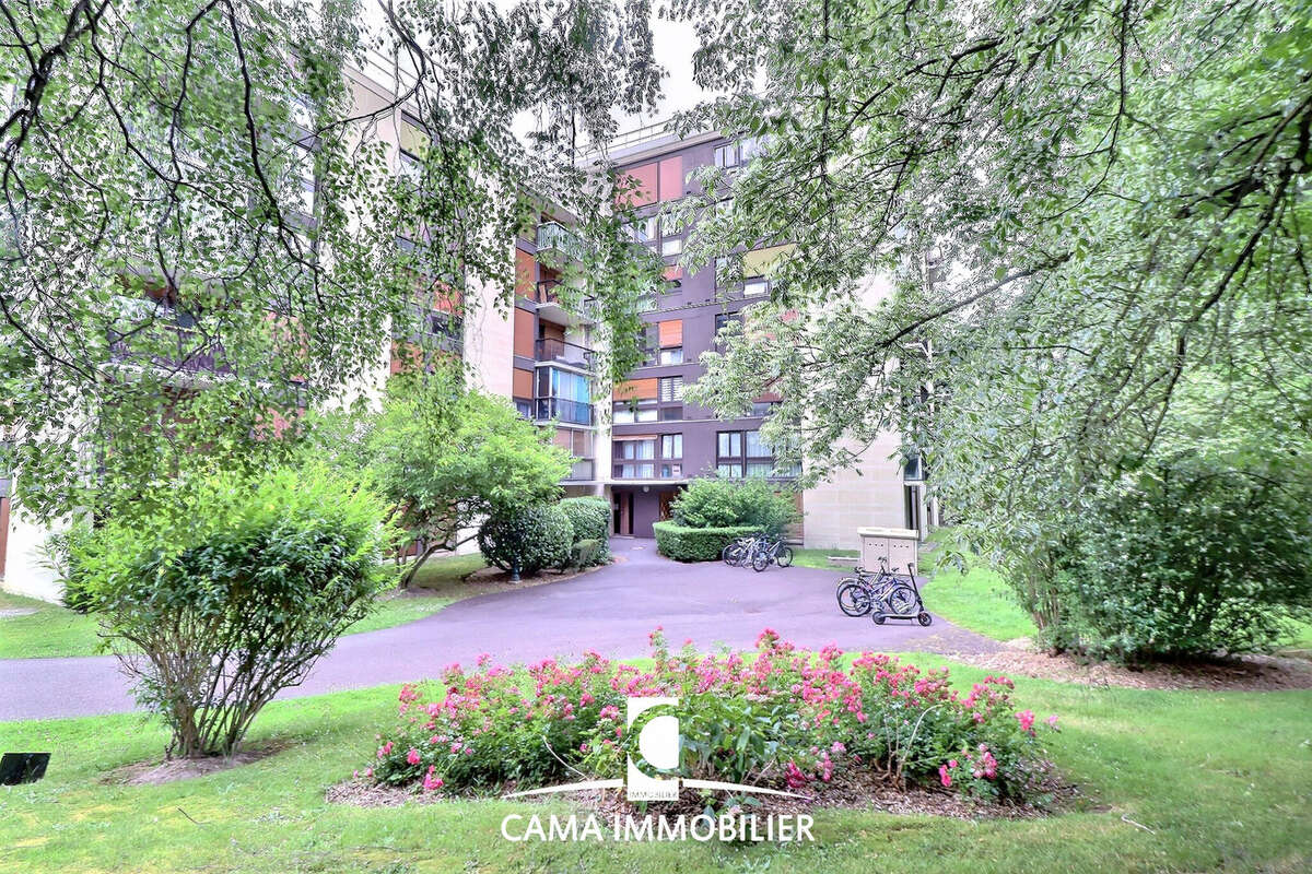 Dernier etage - ravalement isolation vote paye - cave - parking - photo 7