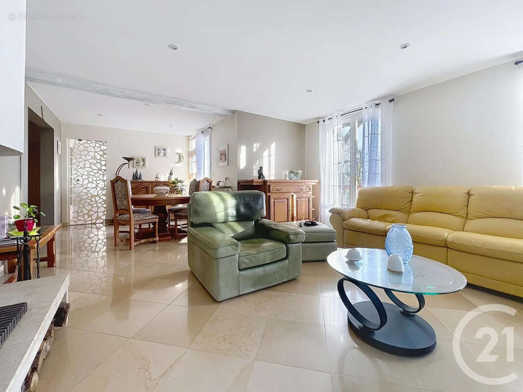 Maison à SAINT-PHAL