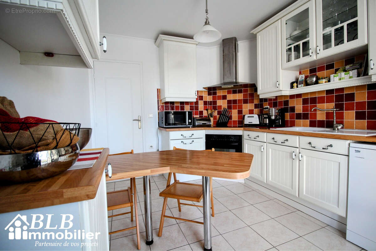 Appartement à LE MESNIL-SAINT-DENIS