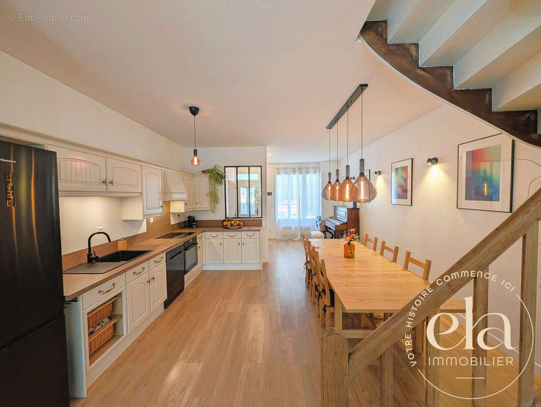 Maison 182 m² à Pouzauges  - photo 4