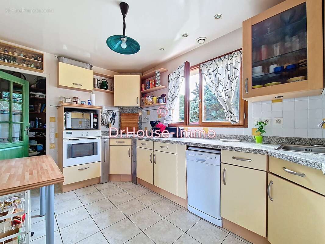 Maison à LES CLAYES-SOUS-BOIS