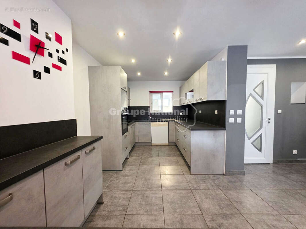 Maison à SAINT-CHAMAS