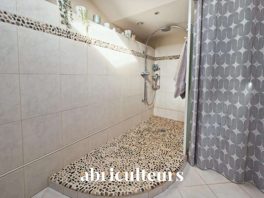 Duplex de caractère avec cheminée en vente à Saintes Centre (17100) - photo 10