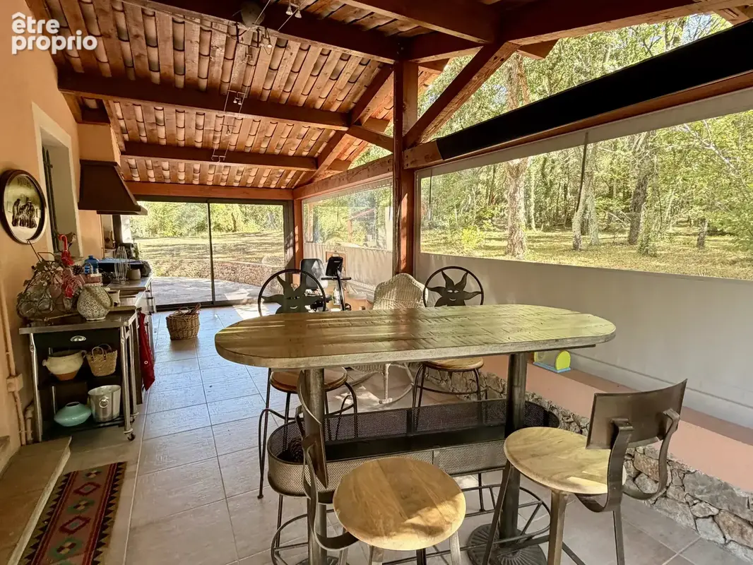 Élégante propriété avec villa principale, mazet en pierres et piscine - photo 38