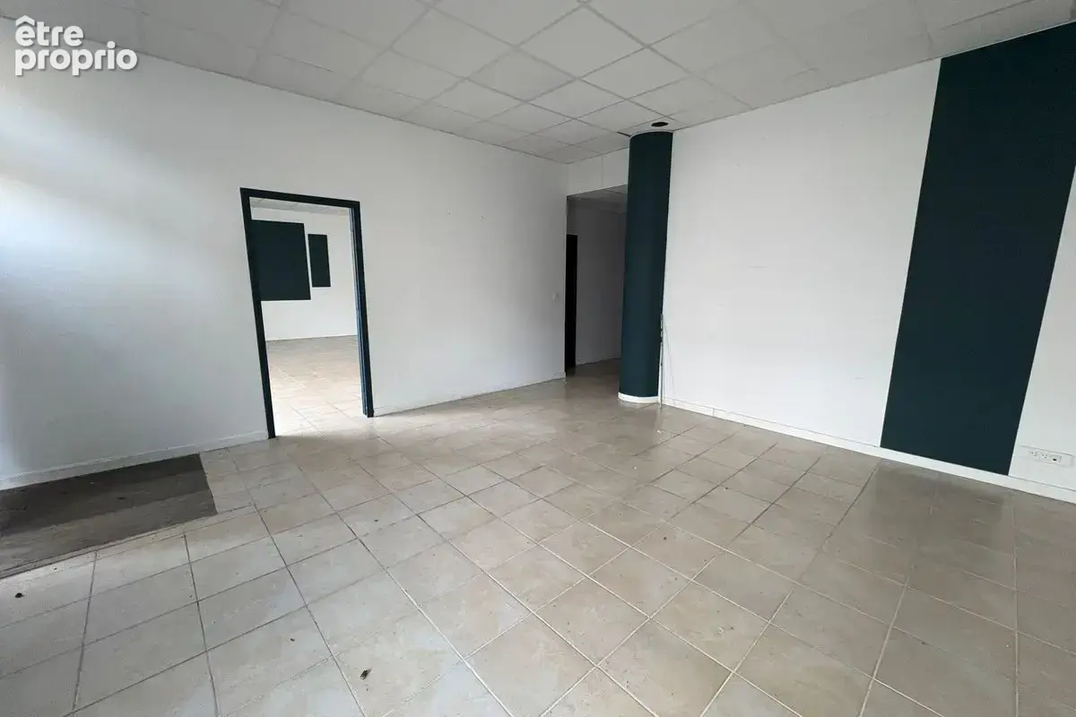 A LOUER - local d'activité de 110 m² à Joué Les Tours - photo 2