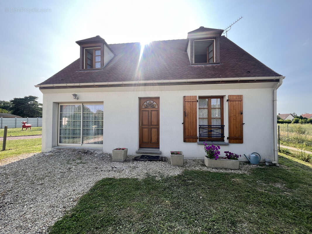 Maison à EGREVILLE