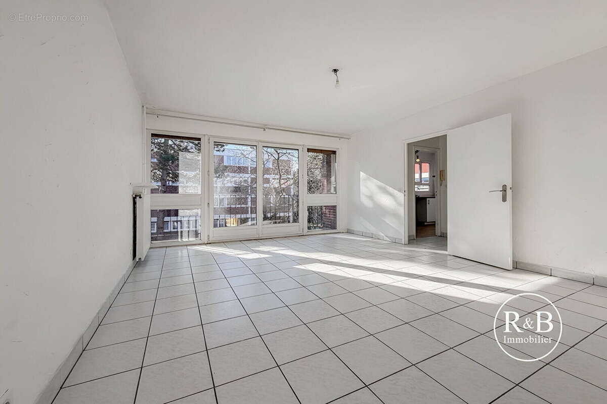 Appartement à LES CLAYES-SOUS-BOIS