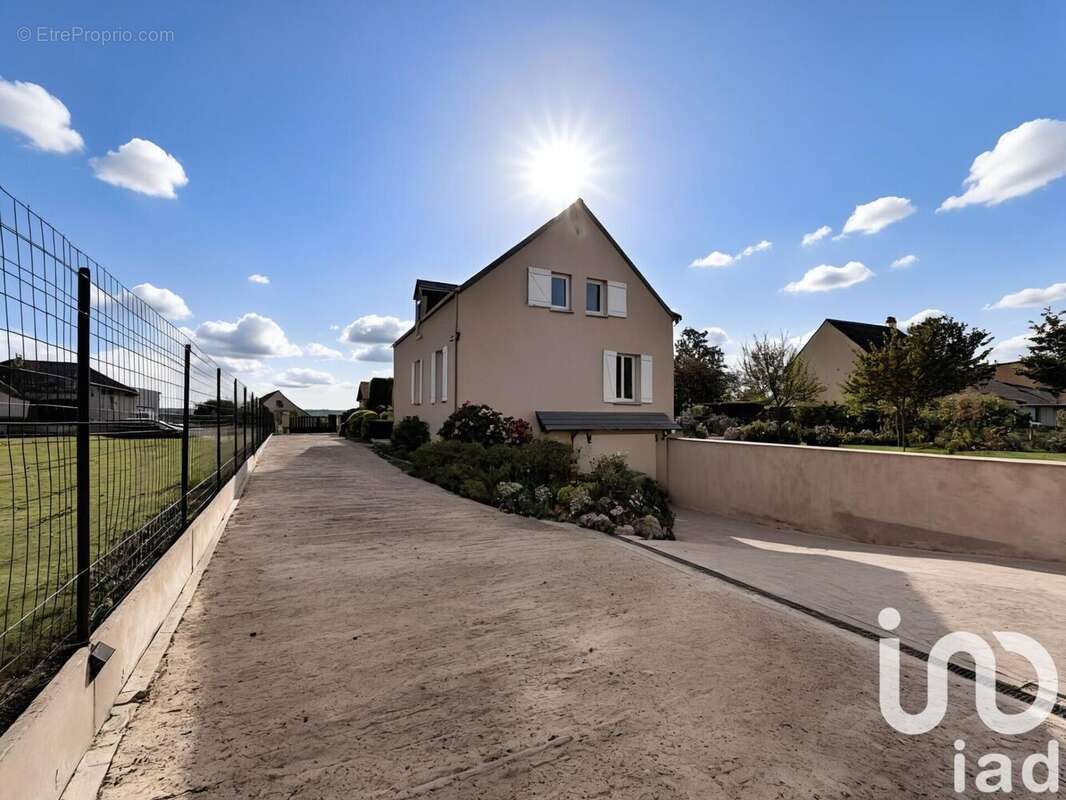 Photo 2 - Maison à LA NEUVILLE-AUX-LARRIS