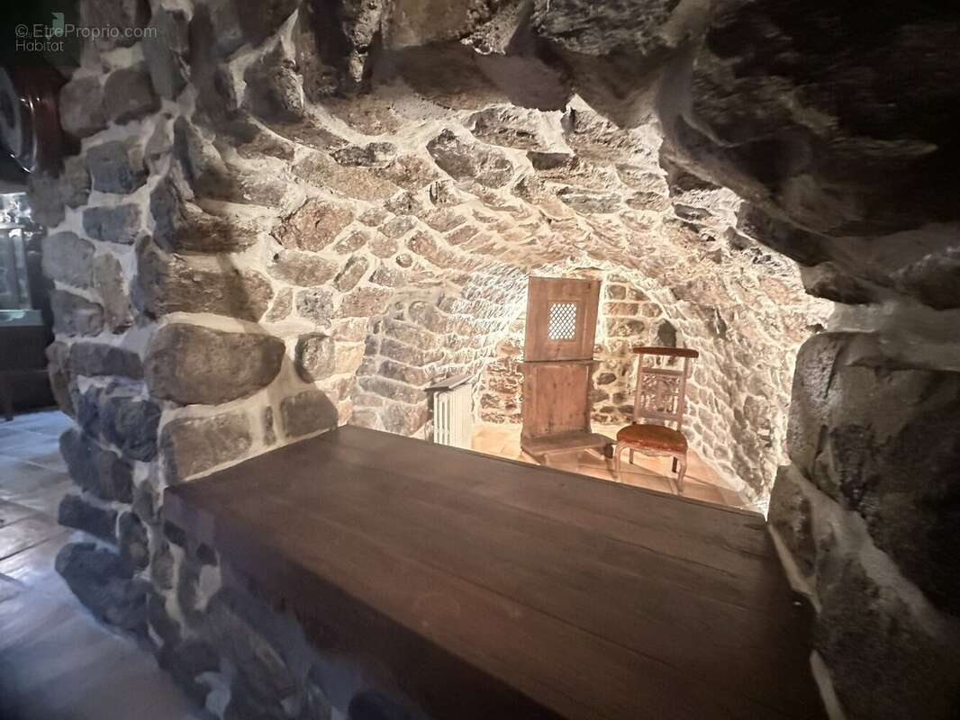 Maison à MEZILHAC