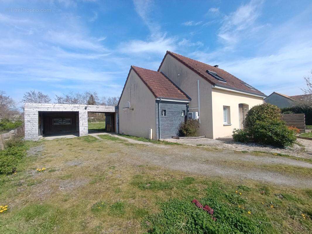 Maison à BRAINS-SUR-GEE