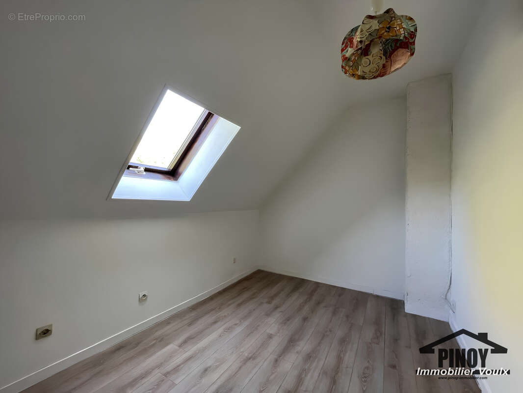 EXCLUSIVITÉ - Maison familiale 5 chambres - Sous-sol total - 1.860 m2 de jardin, commerces à pied à Voulx ! - photo 11