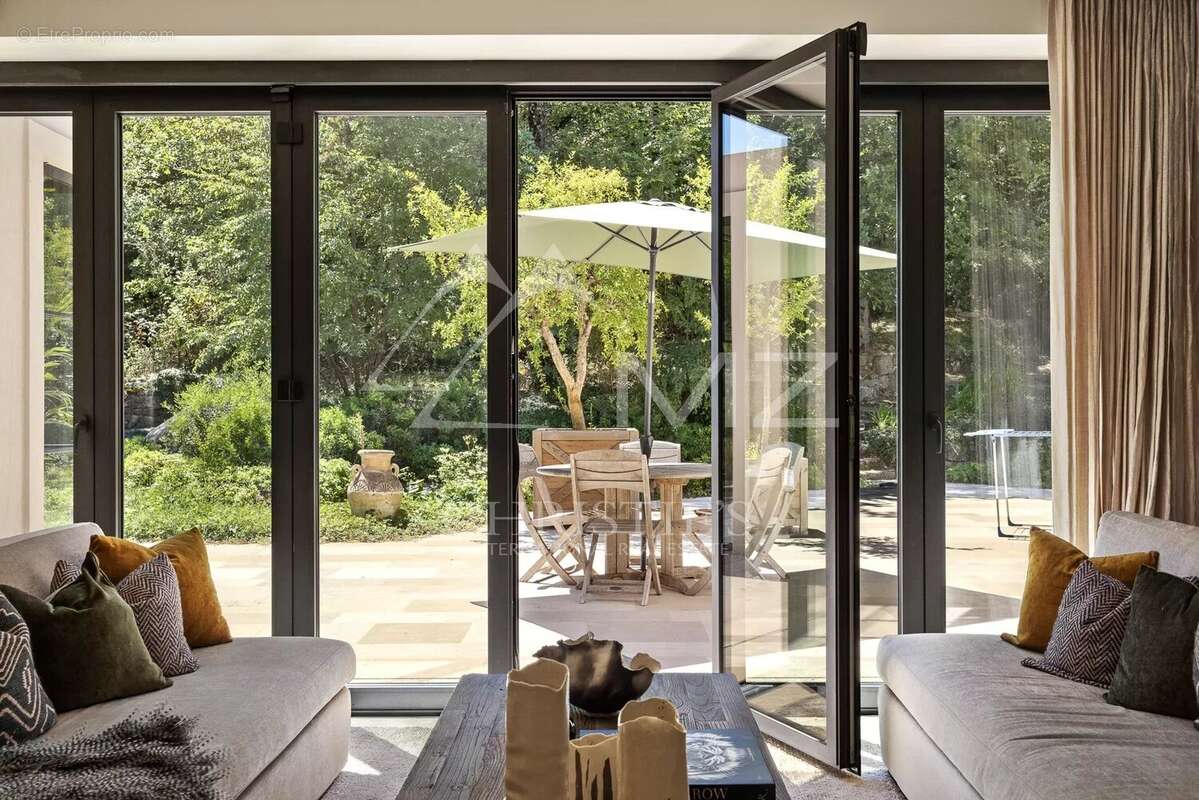 Maison à CHATEAUNEUF-GRASSE