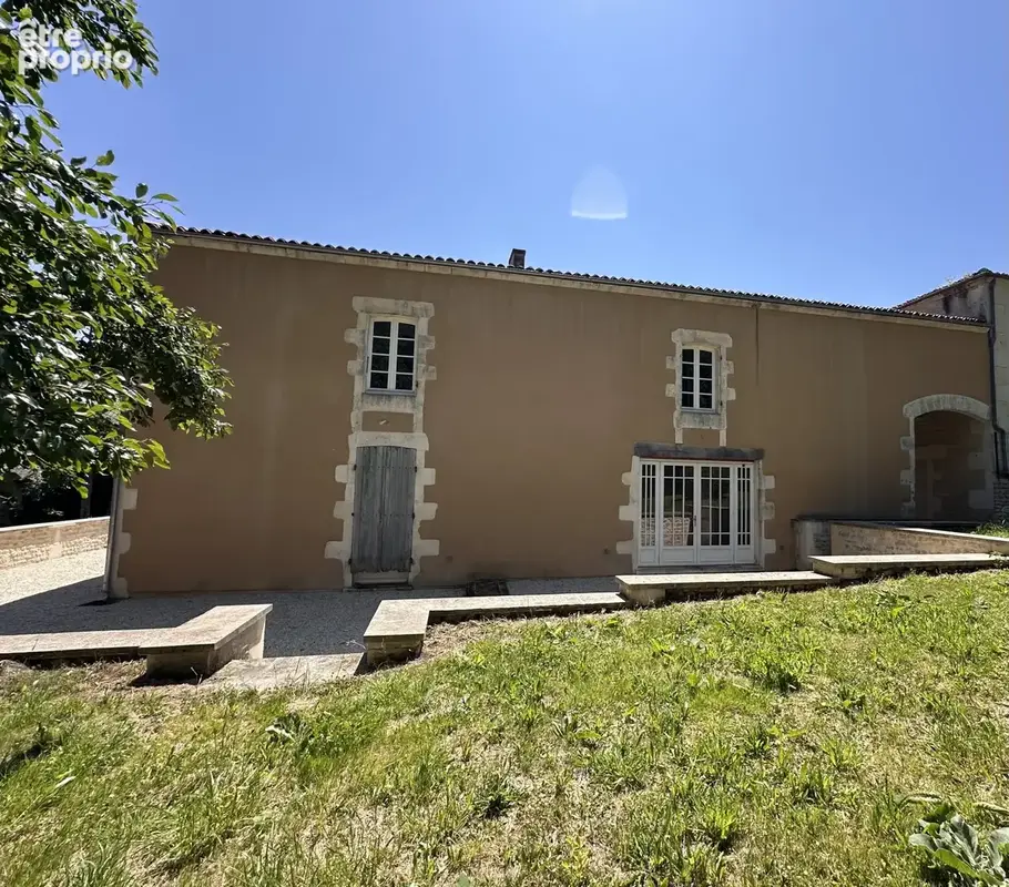 Maison à SAINT-JEAN-D'ANGELY