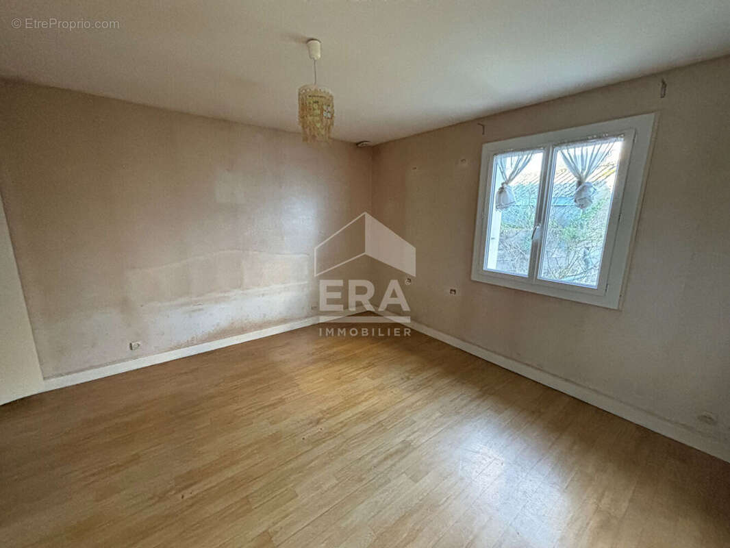 Maison à PARCAY-MESLAY