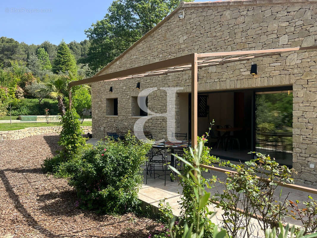 Maison à L'ISLE-SUR-LA-SORGUE