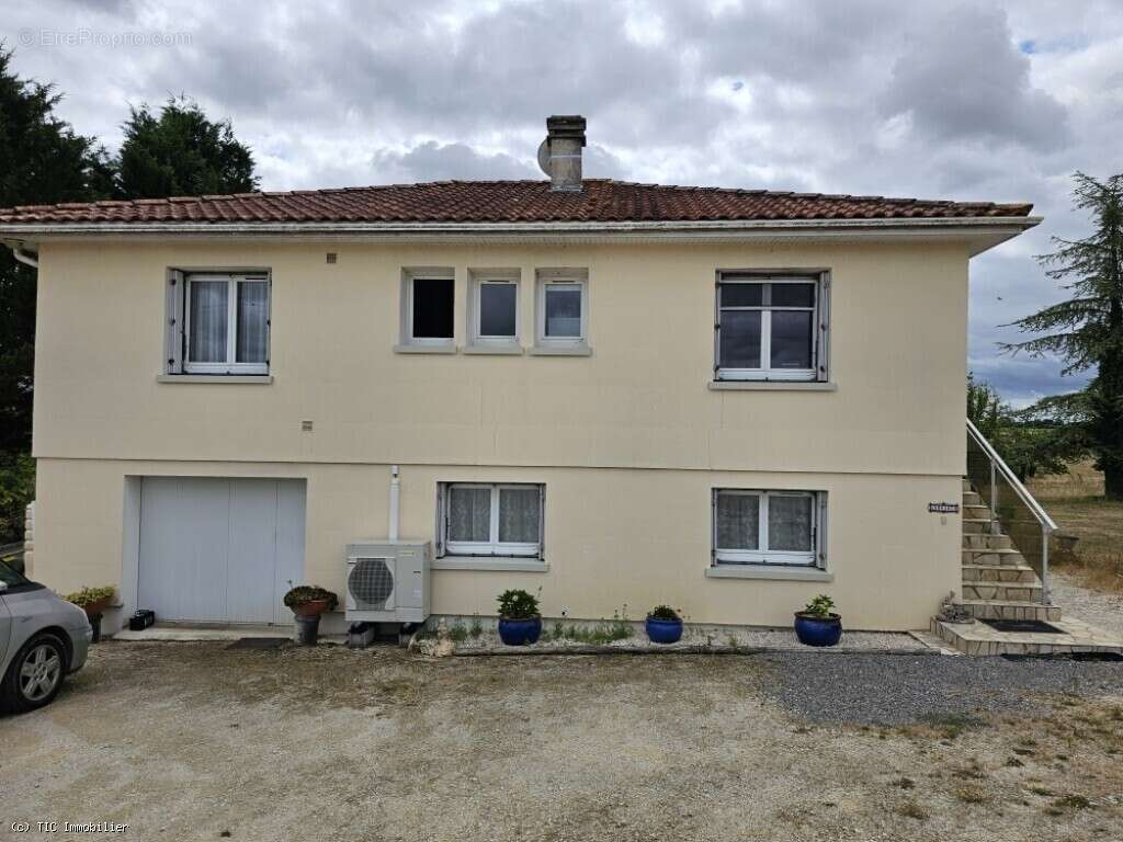 Maison à AUNAC