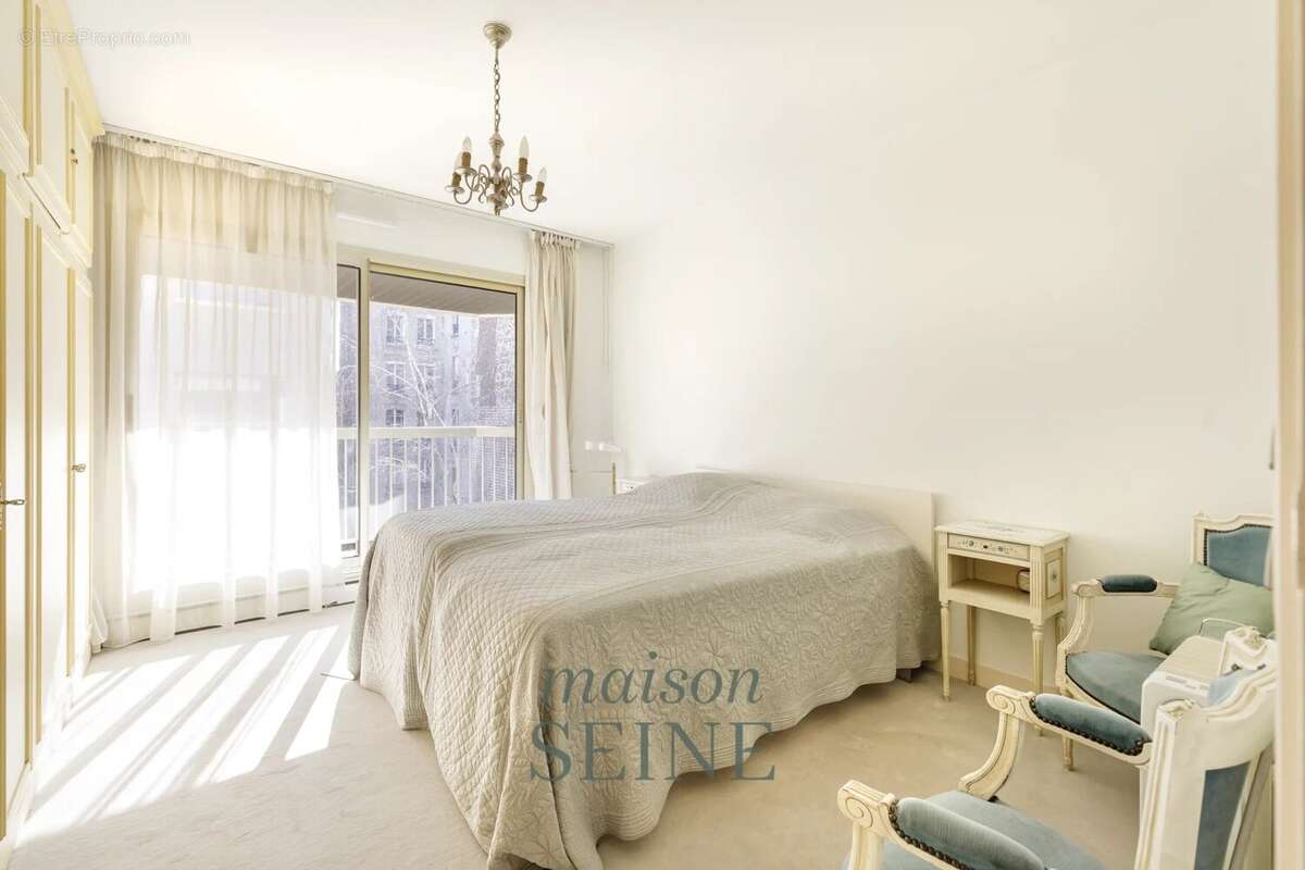 Appartement à NEUILLY-SUR-SEINE