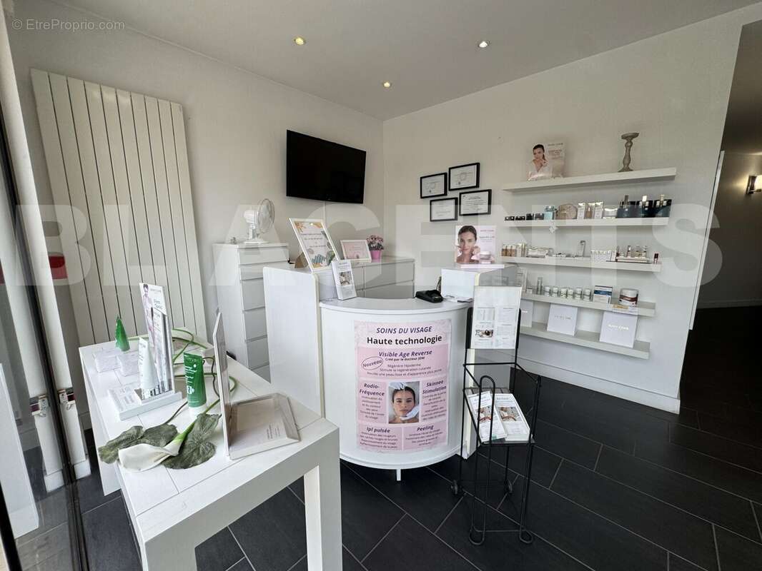 IMG_9606 - Commerce à VAIRES-SUR-MARNE