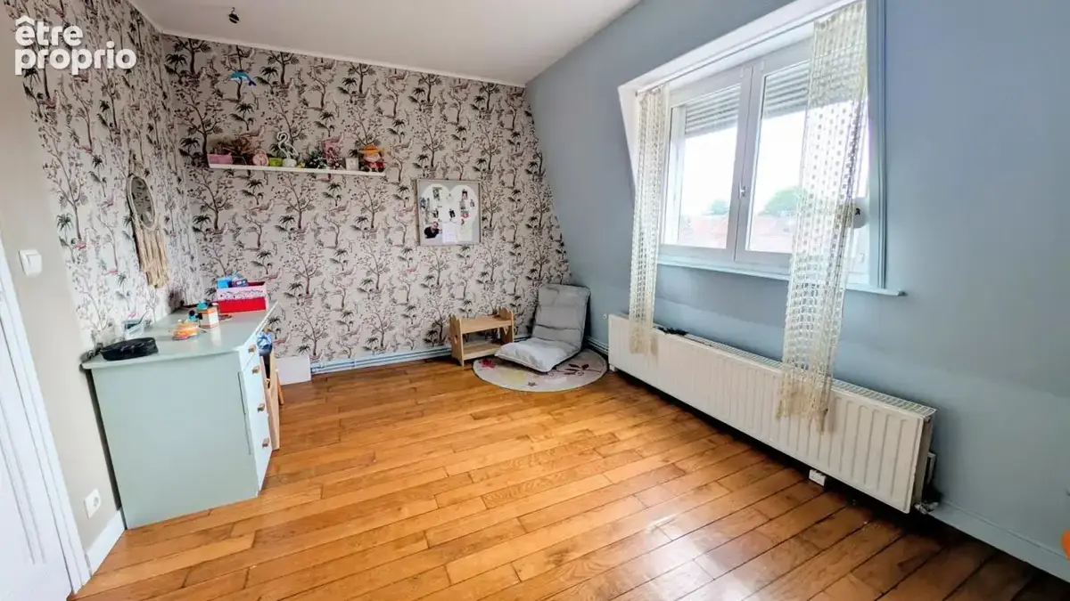 Maison semi-individuelle avec cachet, 4 chambres, 2 garages, grande terrasse - photo 9