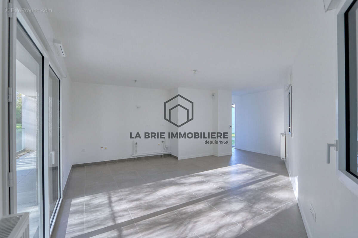 Appartement à RUBELLES