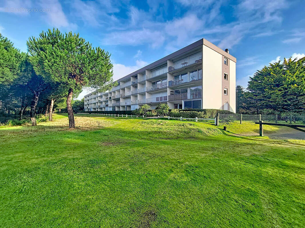 Parking à SAINT-BREVIN-LES-PINS