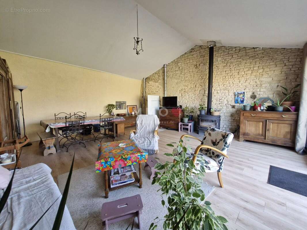 Maison à BREUIL-LA-REORTE