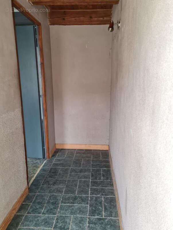 Maison à MAIZIERES-LES-VIC