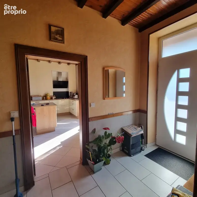 maison de 163 m2 habitables avec beau terrain et dépendances ! - photo 3
