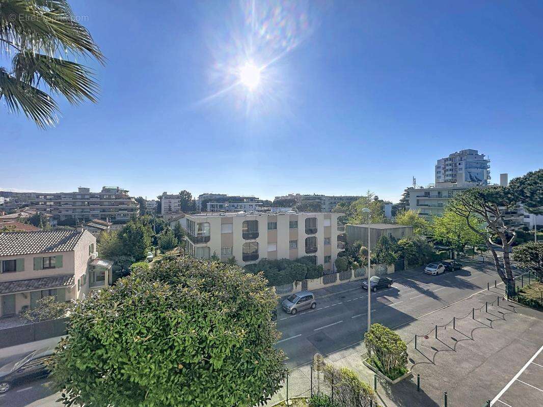 Appartement à SAINT-LAURENT-DU-VAR