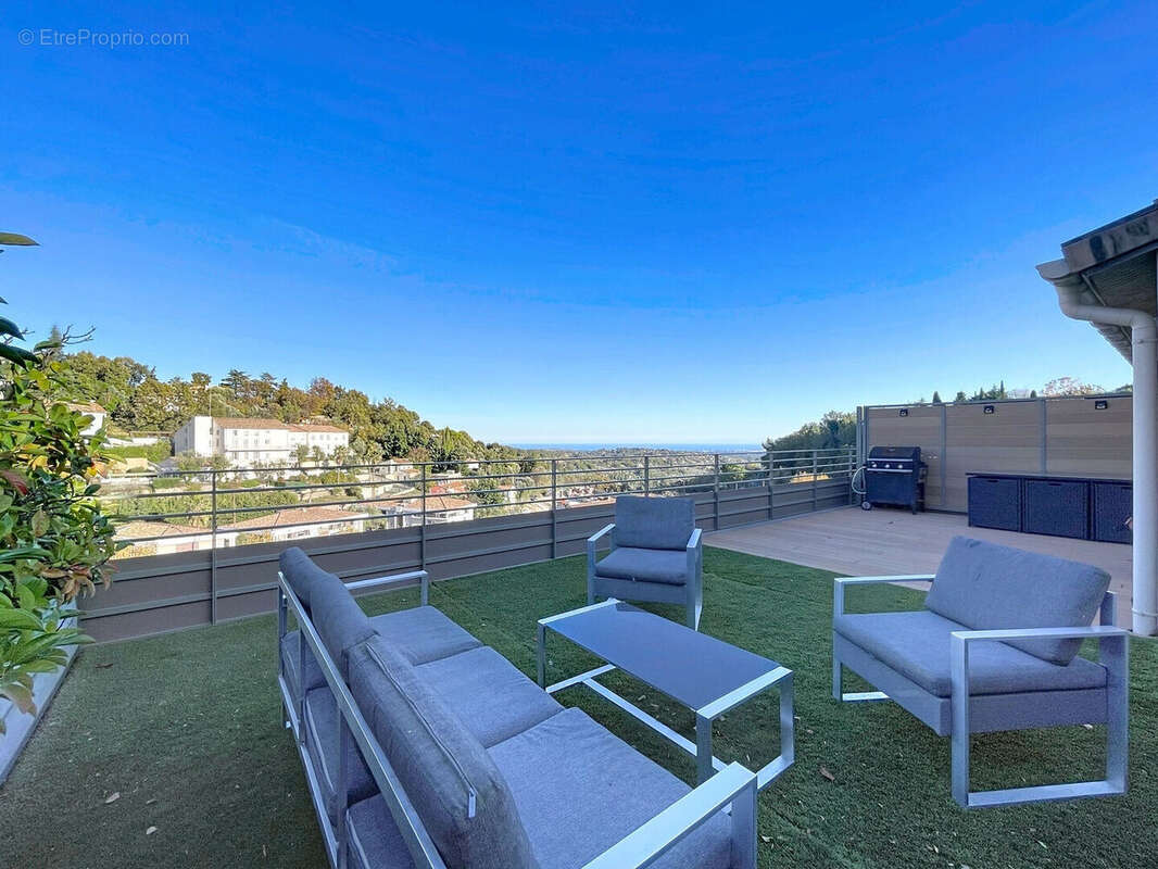 Appartement à CHATEAUNEUF-GRASSE