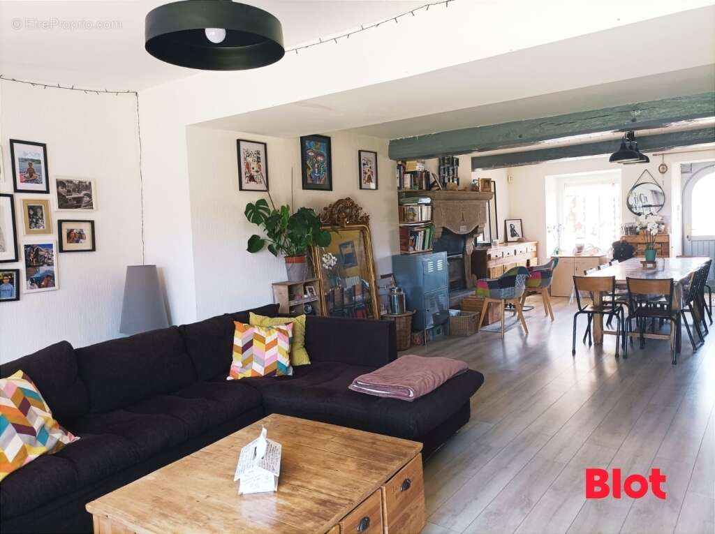 Maison à VAL-D&#039;IZE