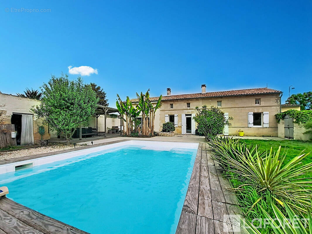 Maison à SAINT-YZAN-DE-SOUDIAC