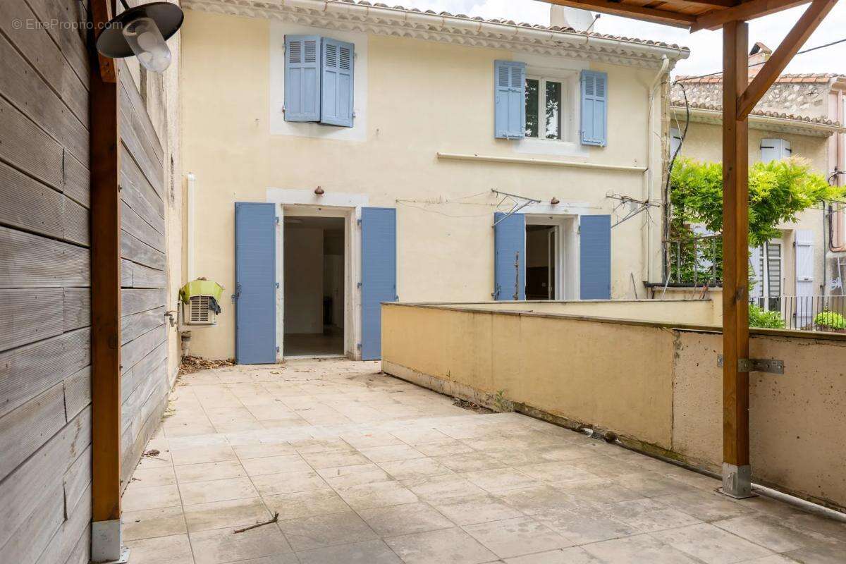 Appartement à EYGUIERES