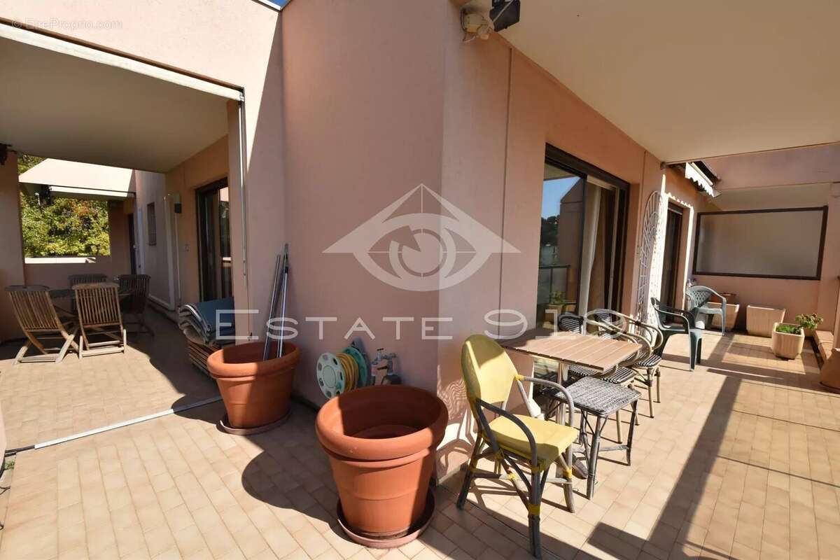 Appartement à LE CANNET